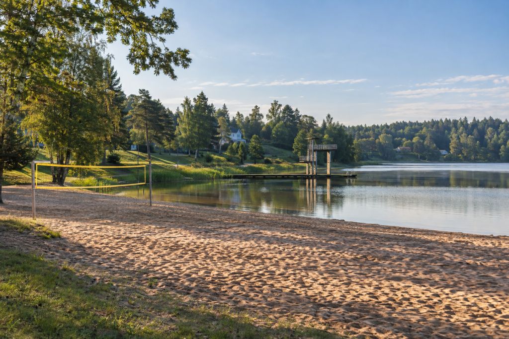 Millist järve Elvas valida? Kui soovid liivarannas ujuda, on esimene valik Verevi järv. Kui tahad rahulikku linnasisest jalutuskäiku, vali Arbi järv ja selle 1,